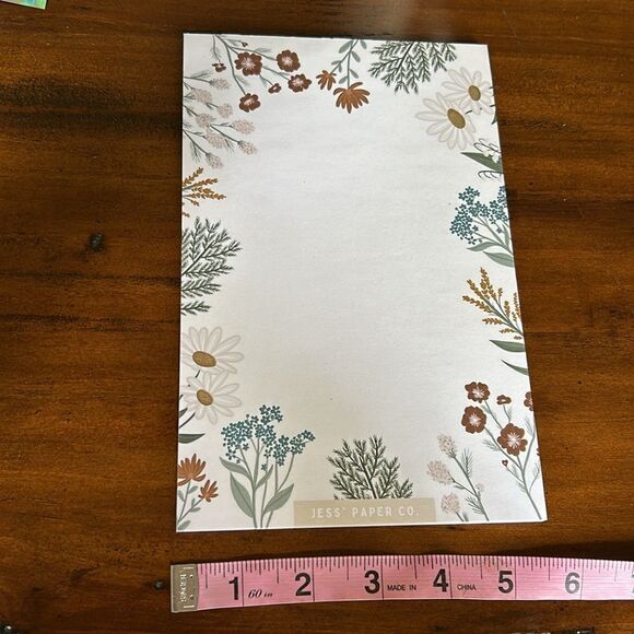 Daily planner notepad plus charm pin and notepad flower print Jess paper Co NwT - Picture 6 of 10